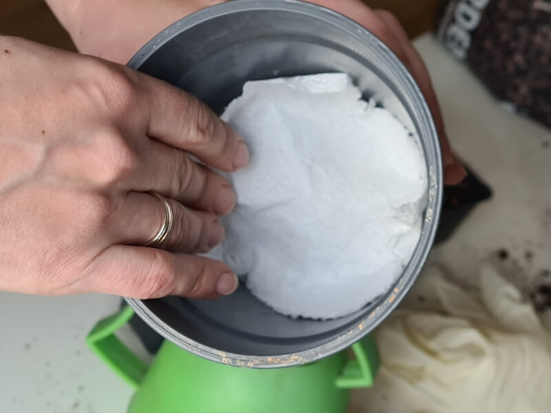 Line the bottom of the pot with a paper towel - it will let water through and the soil will no longer crumble. photo Lina Lubertaitė